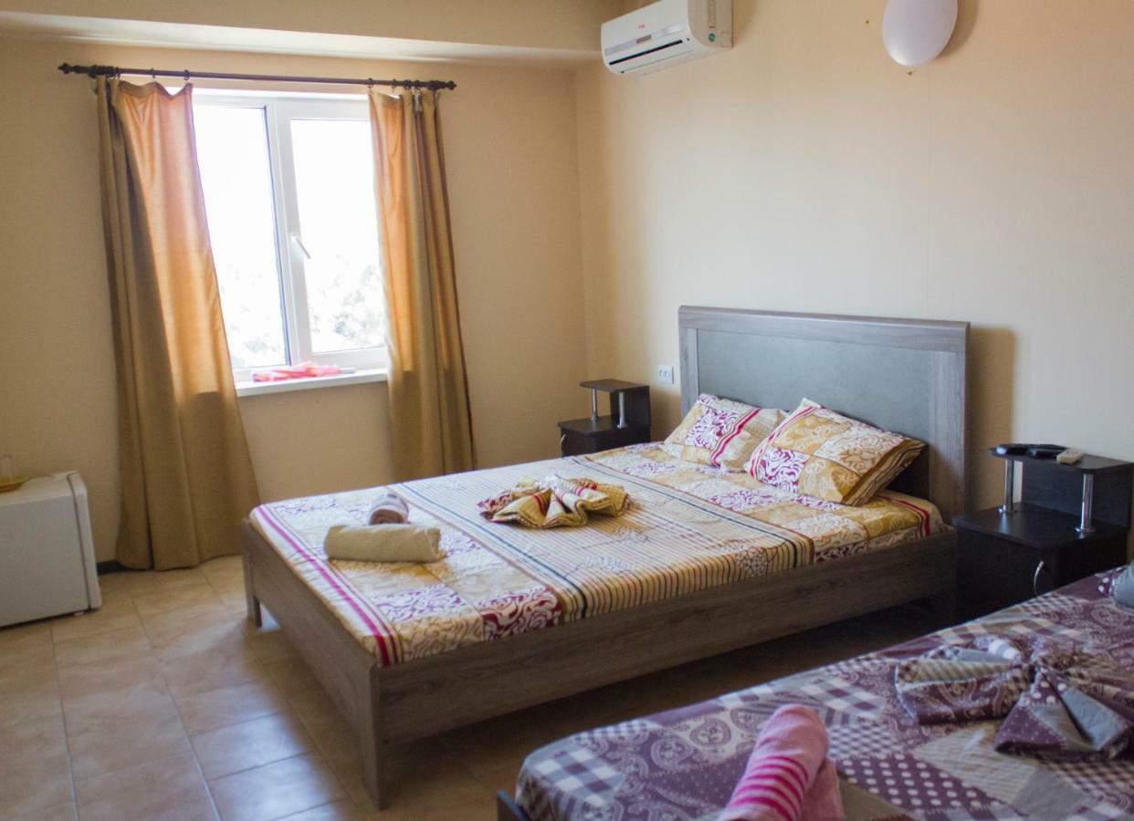 Sun Joy Hotel Sanzhiyka Exterior photo