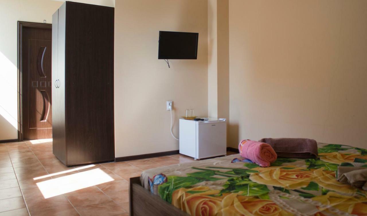 Sun Joy Hotel Sanzhiyka Exterior photo